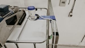 Lee más sobre el artículo Manejo inteligente de medios agresivos: los sensores UWT monitorean los IBC desde el exterior