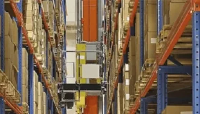 Dispositivos de mando para estanterías
